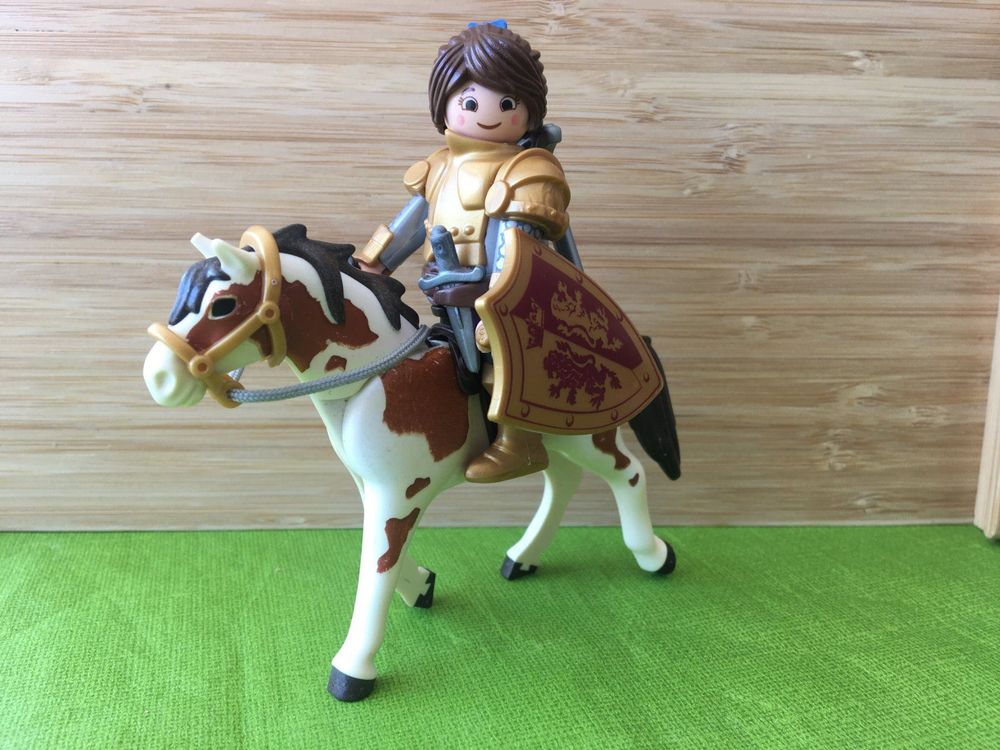  Playmobil Movie Figur mit Pferd (Neu (gemäss Beschreibung)) in Wohlen Illustration 