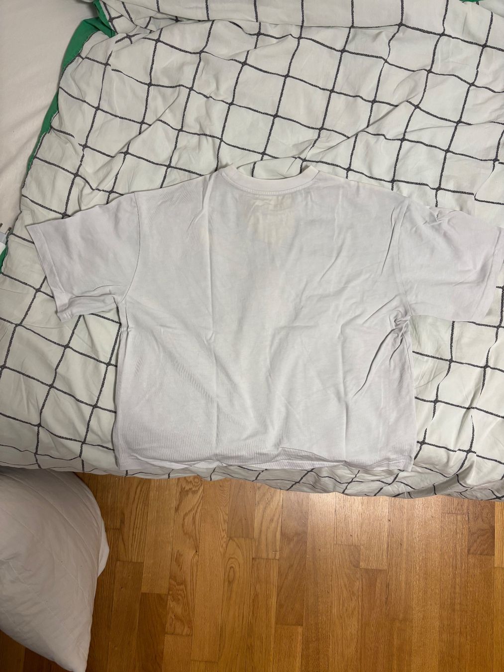 T-shirt: T shirt "arnuki " – Nuovo (secondo la descrizione) da Neuchâtel venduto da eli_kz9z 1