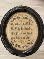 Antiker Rahmen mit einem „göttlichen Haussegen“
