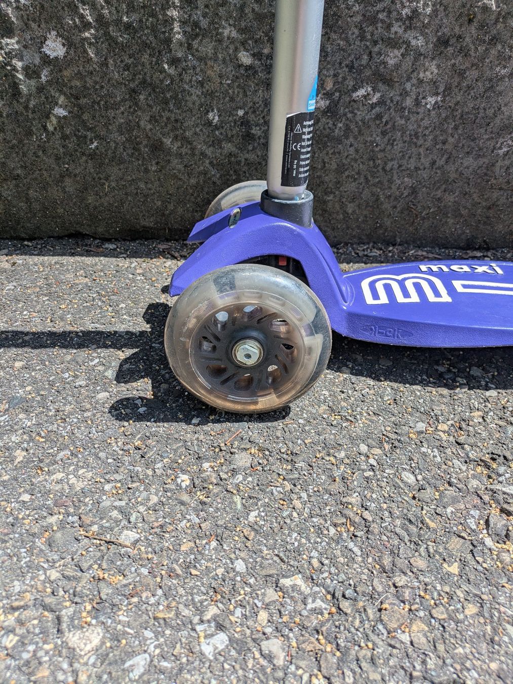 Micro Kickboard: Maxi Micro, mit Korb + Leuchtgriffen! – Usato da Wettswil venduto da Damuscle 4