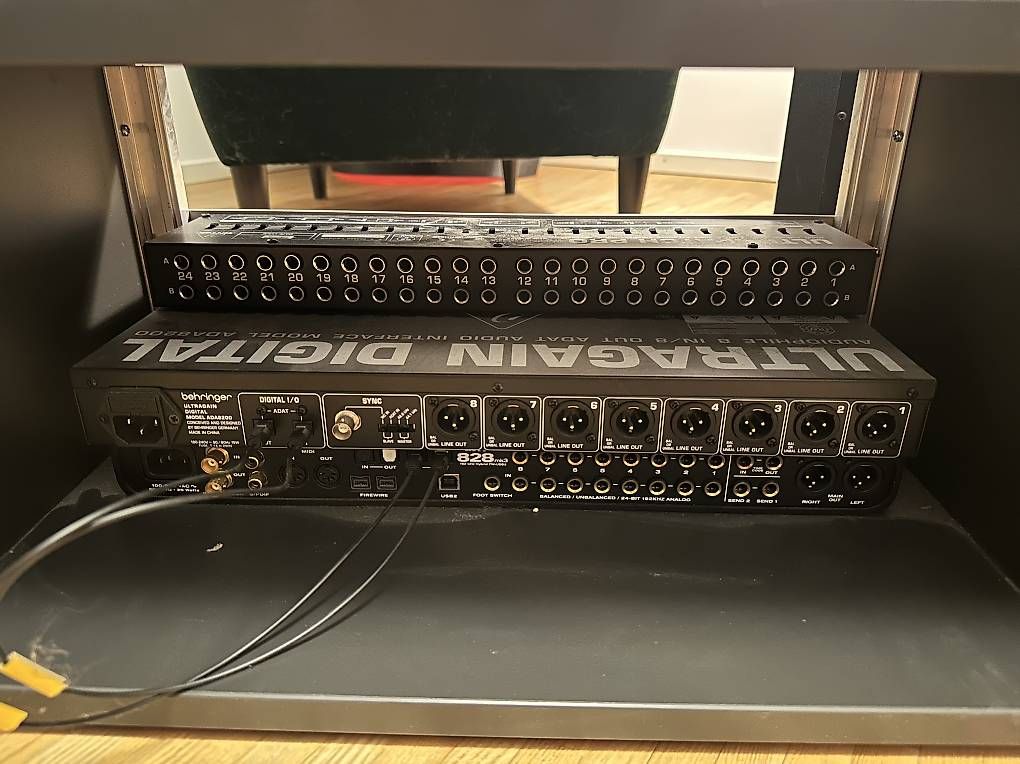 Motu 828 MK3 Interface + Patchbay + Behringer ADA8200 + Rack (Gebraucht ...