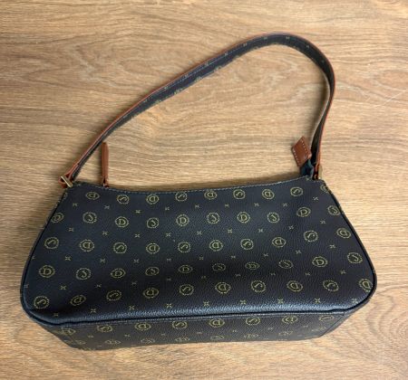 David Jones Schultertasche in Braun mit Allover-Monogramm-Mu