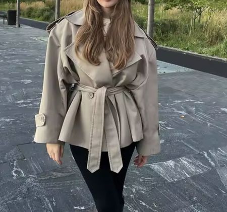 Kurzer Trenchcoat beige neuwertig oversized und 