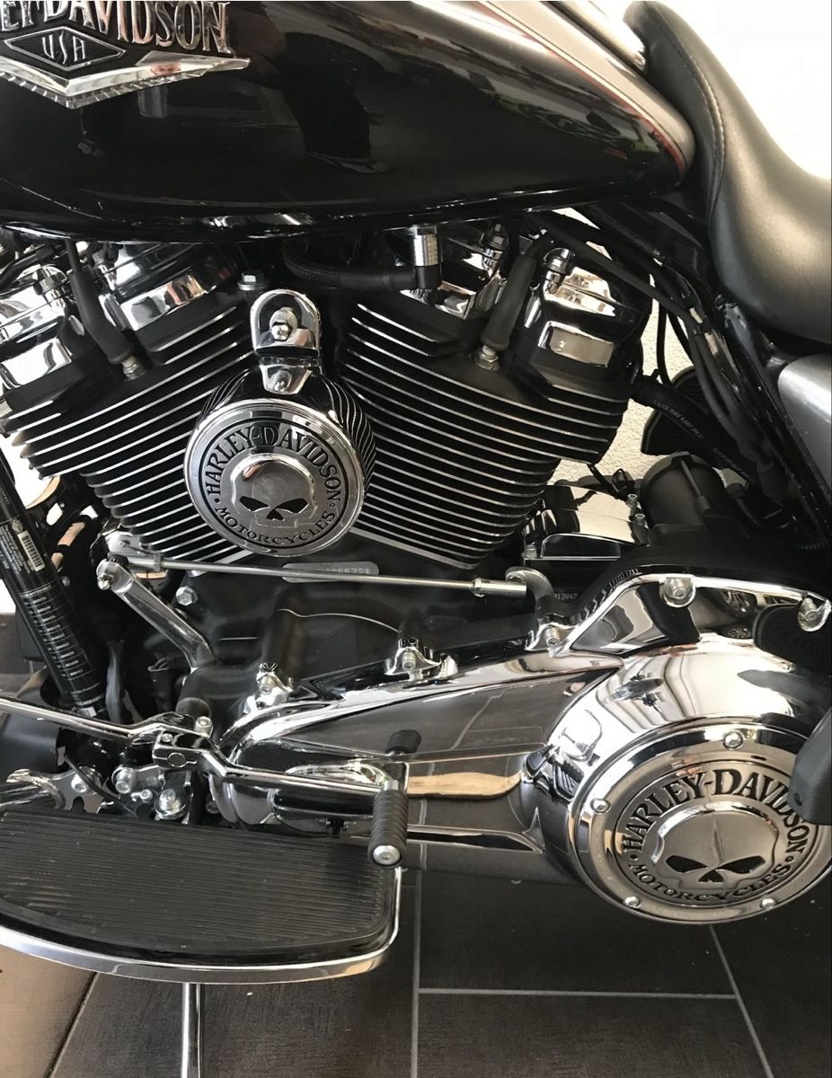 Harley-Davidson Touring: Harley Davidson Roadking Classic Sept 2016 – D'occasion à Siebnen par Aik 2