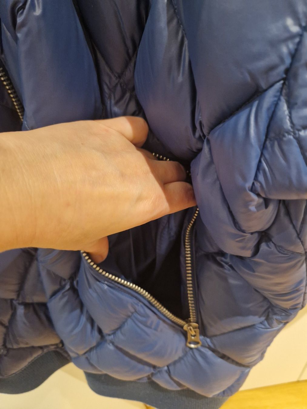 H&M Jacken: H&M Daunenjacke Bomber Oversize Gr. M, blau gesteppt – Gebraucht aus Erlinsbach SO von ULIKH 7