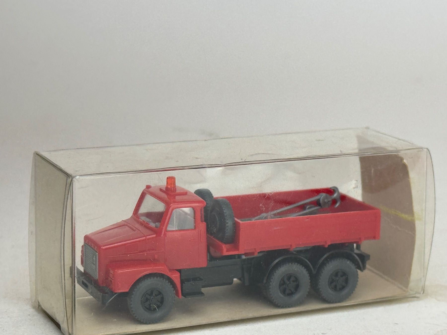 Wiking Modellini d'auto: EX- Wiking Volvo Abschleppwagen rot – Usato da Elm venduto da Wikmtz