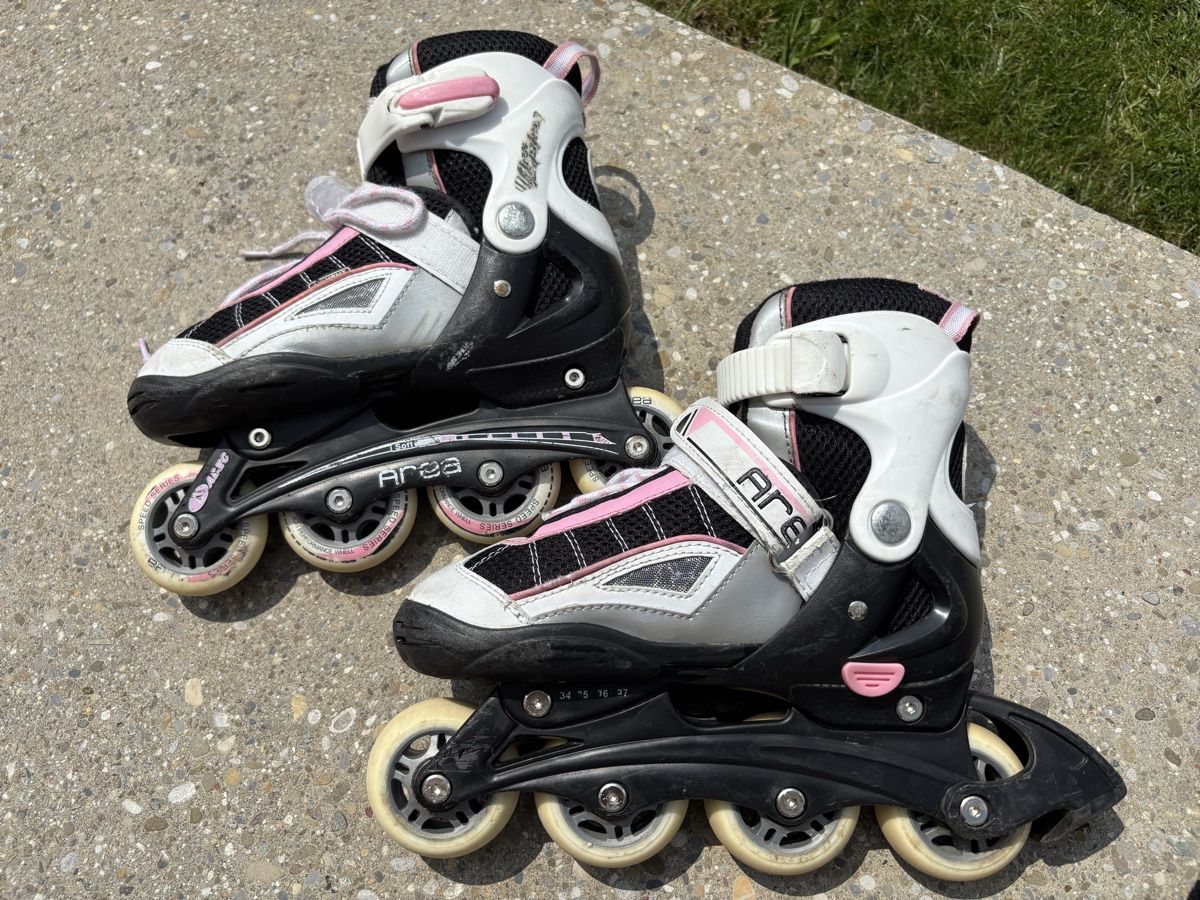 Patins à roul. & inline: Inline Skates 34-37 verstellbar, inkl Schoner – D'occasion à Rain par Denbie 1