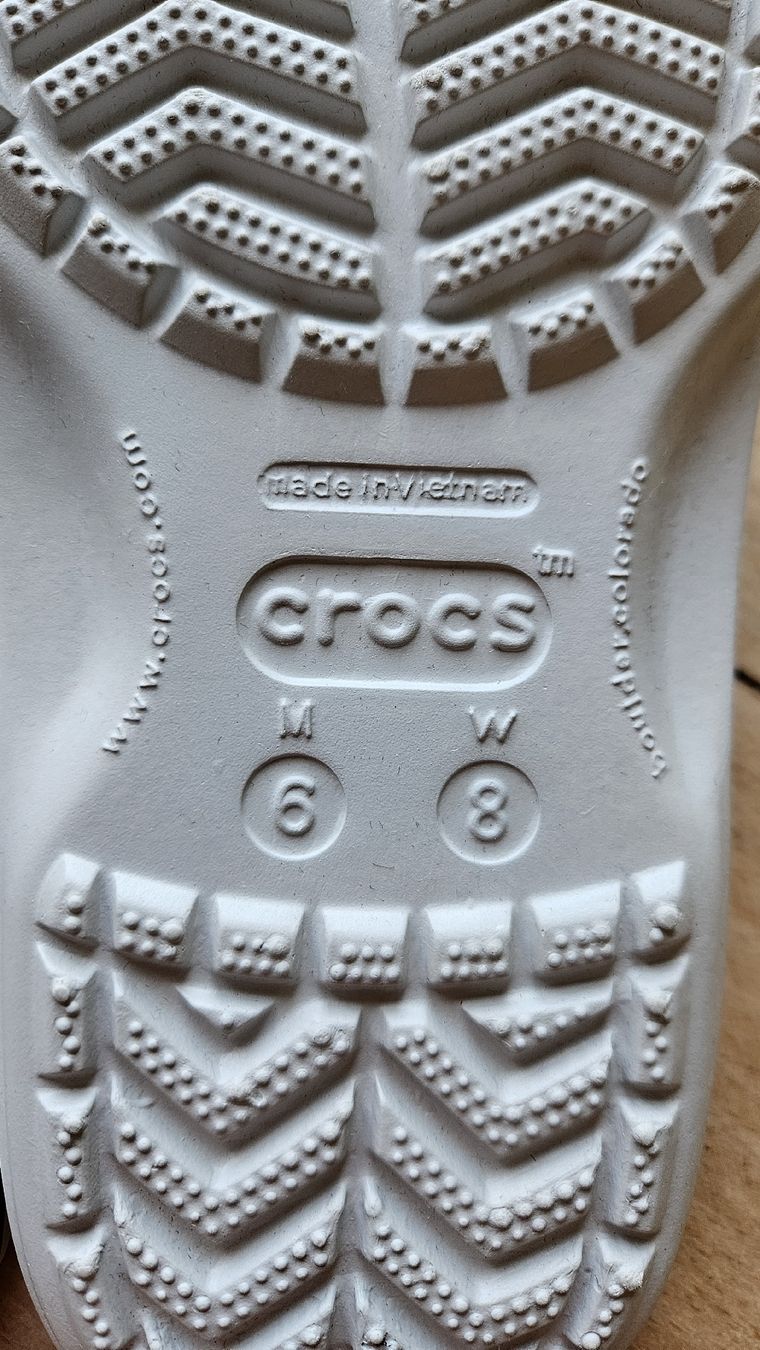 Crocs Chaussures hommes: Crocs W8 hellgrau NEU – Neuf avec emballage d'origine à Winterthur par Tamada 2