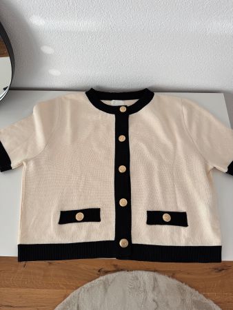 H&M Strickjacke, creme/schwarz, goldige Knoepfe, Gr. L