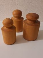 drei Dekoration Holz-Kegel