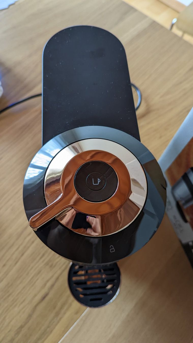Nespresso Kaffeemaschinen & Espressomaschinen: Vertuo Next Premium Rose Gold Nespresso – Gebraucht aus Glattbrugg von  2