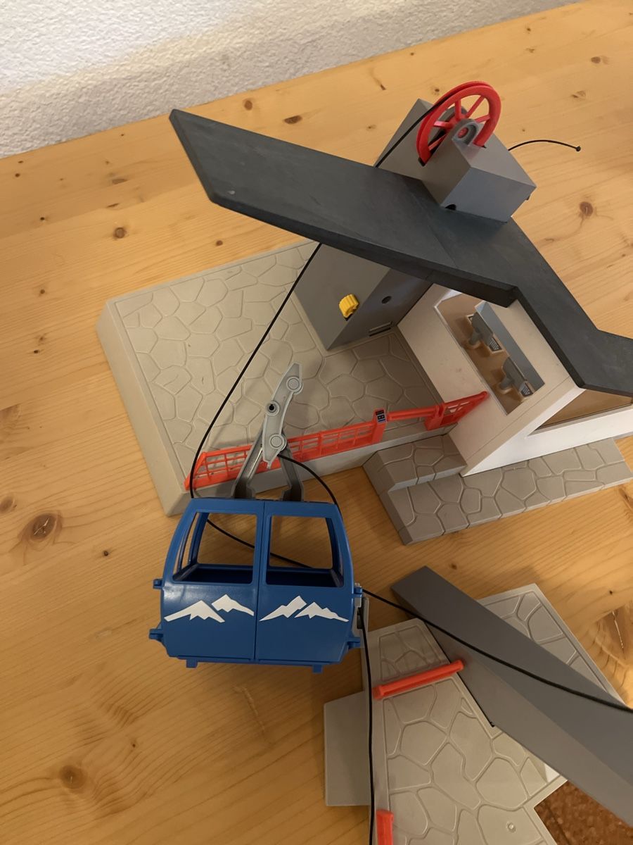 Playmobil Spielzeuge: Playmobil 9830 - Seilbahn mit Bergstation – Gebraucht aus Zuchwil von Commander0 2