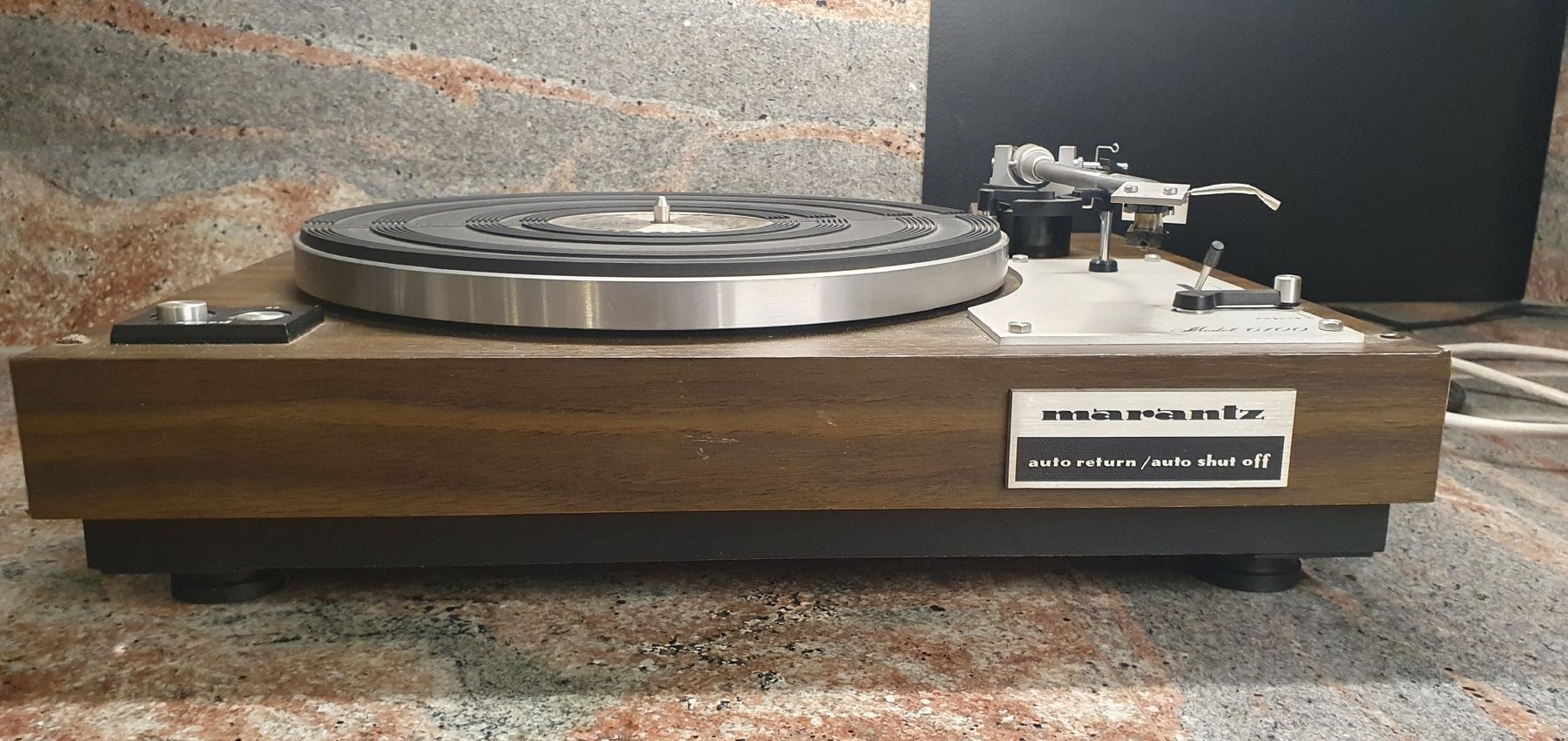 Marantz Tourne-disques: Platine vinyle Marantz Model 6100  – Défectueux à Corminboeuf par Tournesole