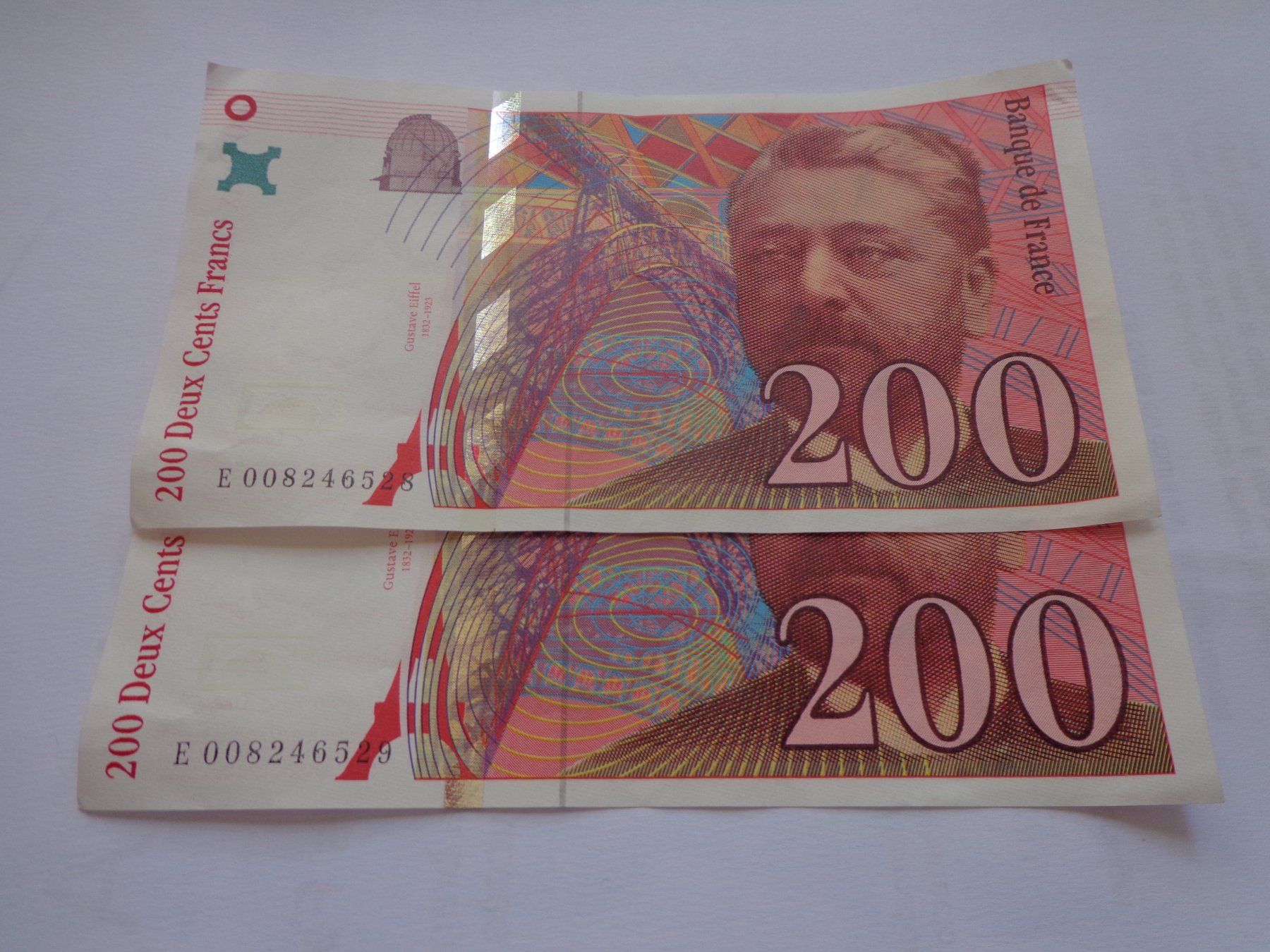Billets de banque: France : 2 billets de 200 Fr. 1996 " Eiffel" – D'occasion à Pully par UCA01