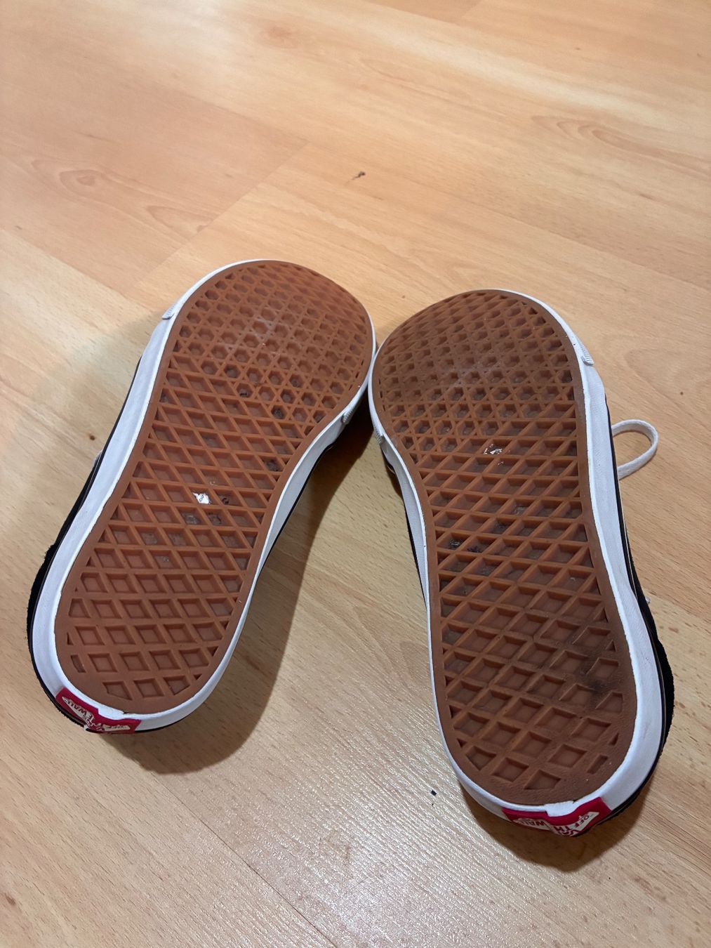 Vans Scarpe da uomo: Baskets Vans Noir et Blanc (Pointure 41) – Difettoso da Bouveret venduto da Flurry1987 2