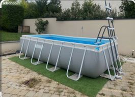 Piscine Intex rectangulaire.