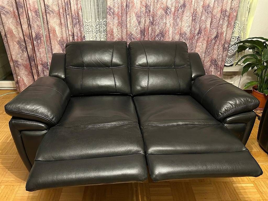 Sofas: Schwarze Ledersofa-Garnitur 3+2+1 mit Relaxfunktion – Gebraucht aus Möhlin von jas_rm68 1