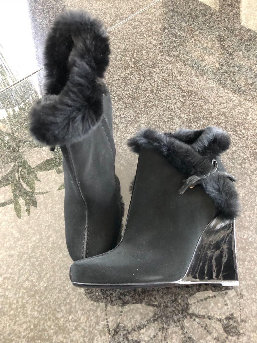 Louis Vuitton Scarpe da donna: Magnifiques bottines "Louis Vuitton", 39 – Nuovo e nell'imballaggio originale da Lausanne venduto da videofun