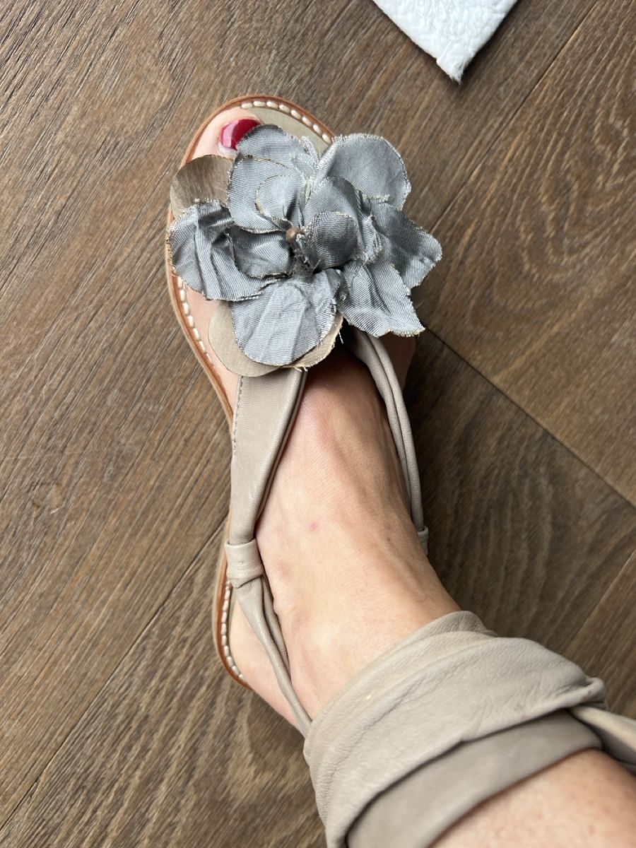Brunello Cucinelli Scarpe da donna: Brunello Cucinelli Summer Sandals with Flower  36  – Usato da Luzern venduto da TIsabel 4