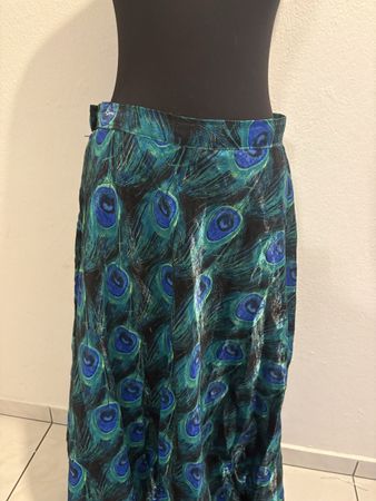 Rock mit Pfauenaugen Muster blau und grün 