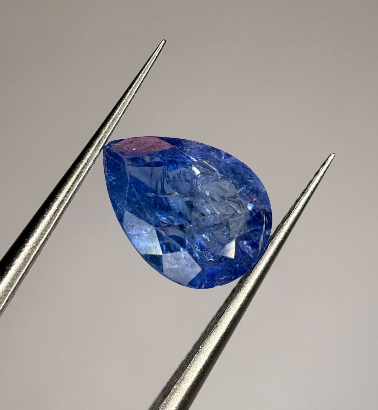 Pierres précieuses: Ab 1 Fr. - 2.37 ct natürlicher Tansanit – Neuf (Voir description) à Mauren par LieGems 1
