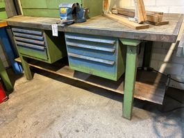 Schlosserwerkbank mit Schraubstock (Lot 109) 6374 Buochs