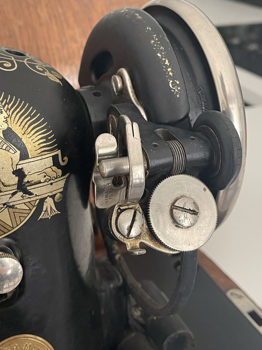 Singer Macchine da cucire: Antike Singer Sphinx Nähmaschine – Usato da Thun venduto da nie_8v9b 2