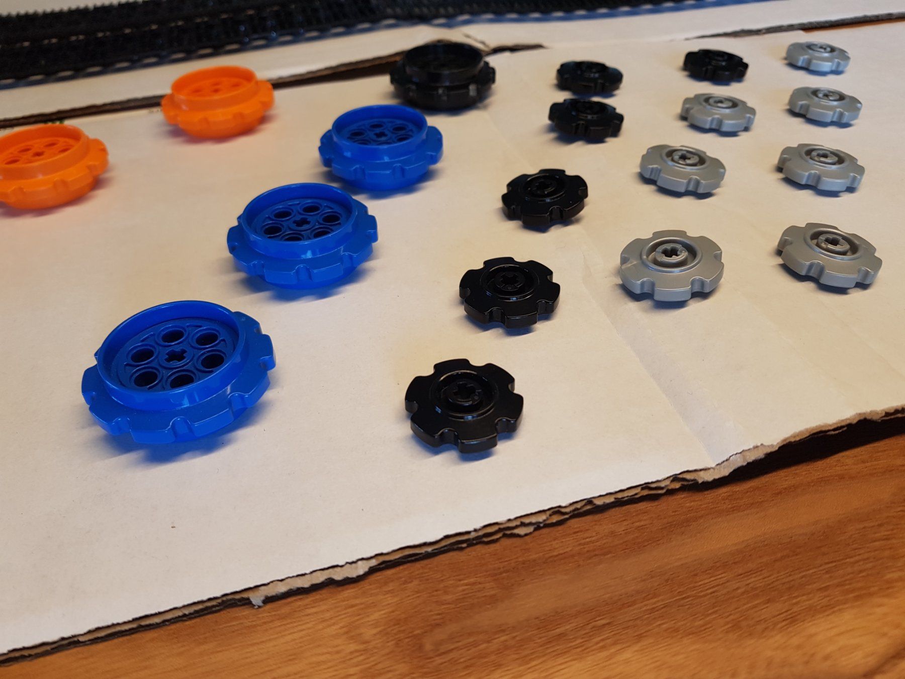 Lego Giocattoli: Lego Restposten Raupenteile – Usato da Hausen am Albis venduto da RoBrixX 3