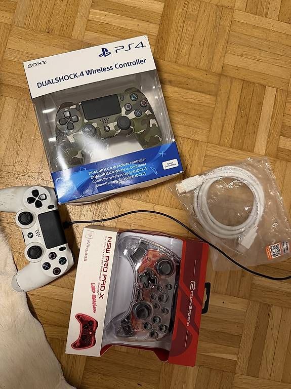 Konsolen: PS4 Mit Extras 3 Controller und HDMI Kabel – Gebraucht aus Arbon von Mero_Az 1