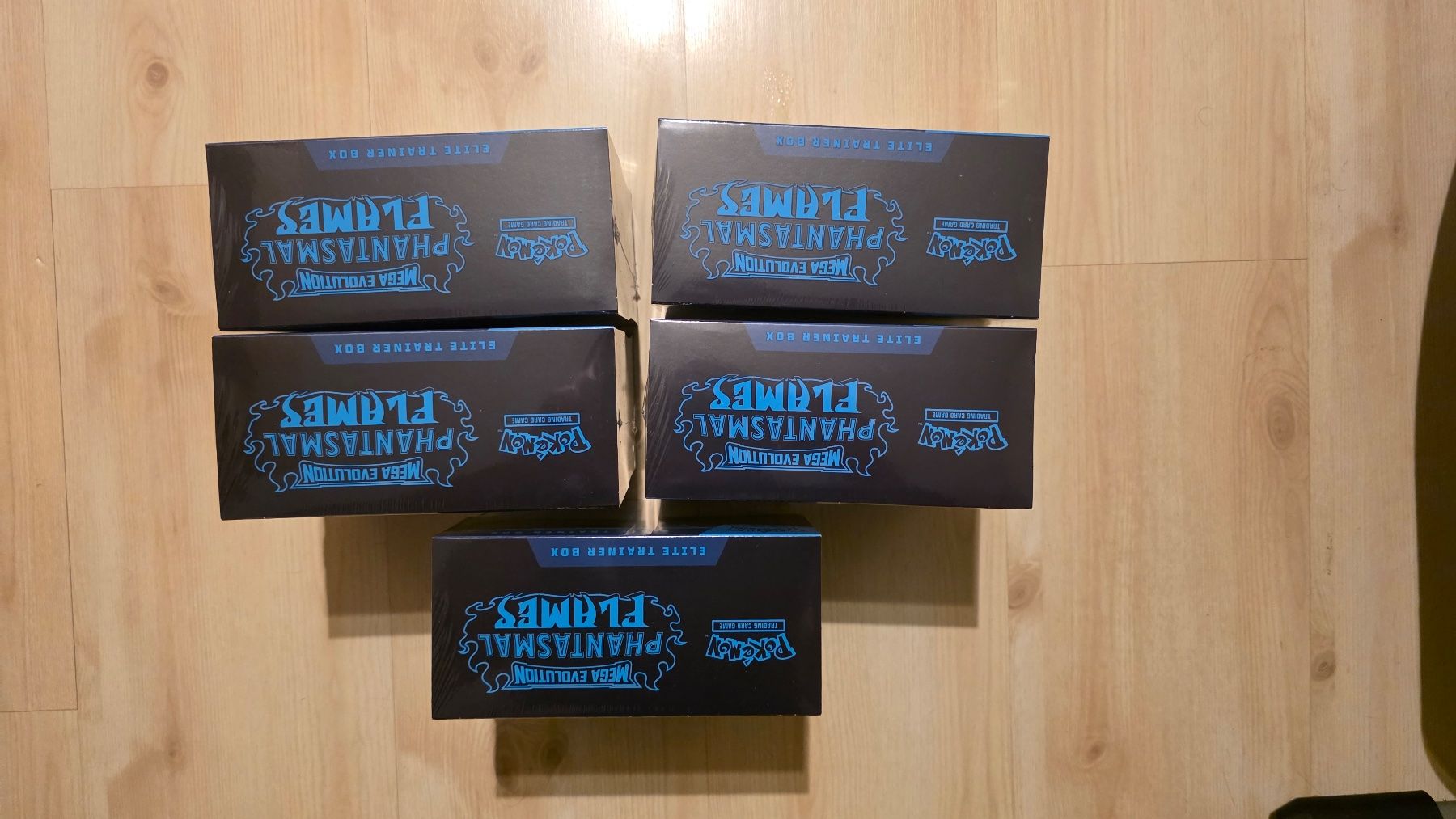 Pokémon Carte collezionabili: 5 x Phantom Flames ME2 Elite Trainer Boxes (ETB) ENG – Nuovo e nell'imballaggio originale da Nyon venduto da Kumaz 2