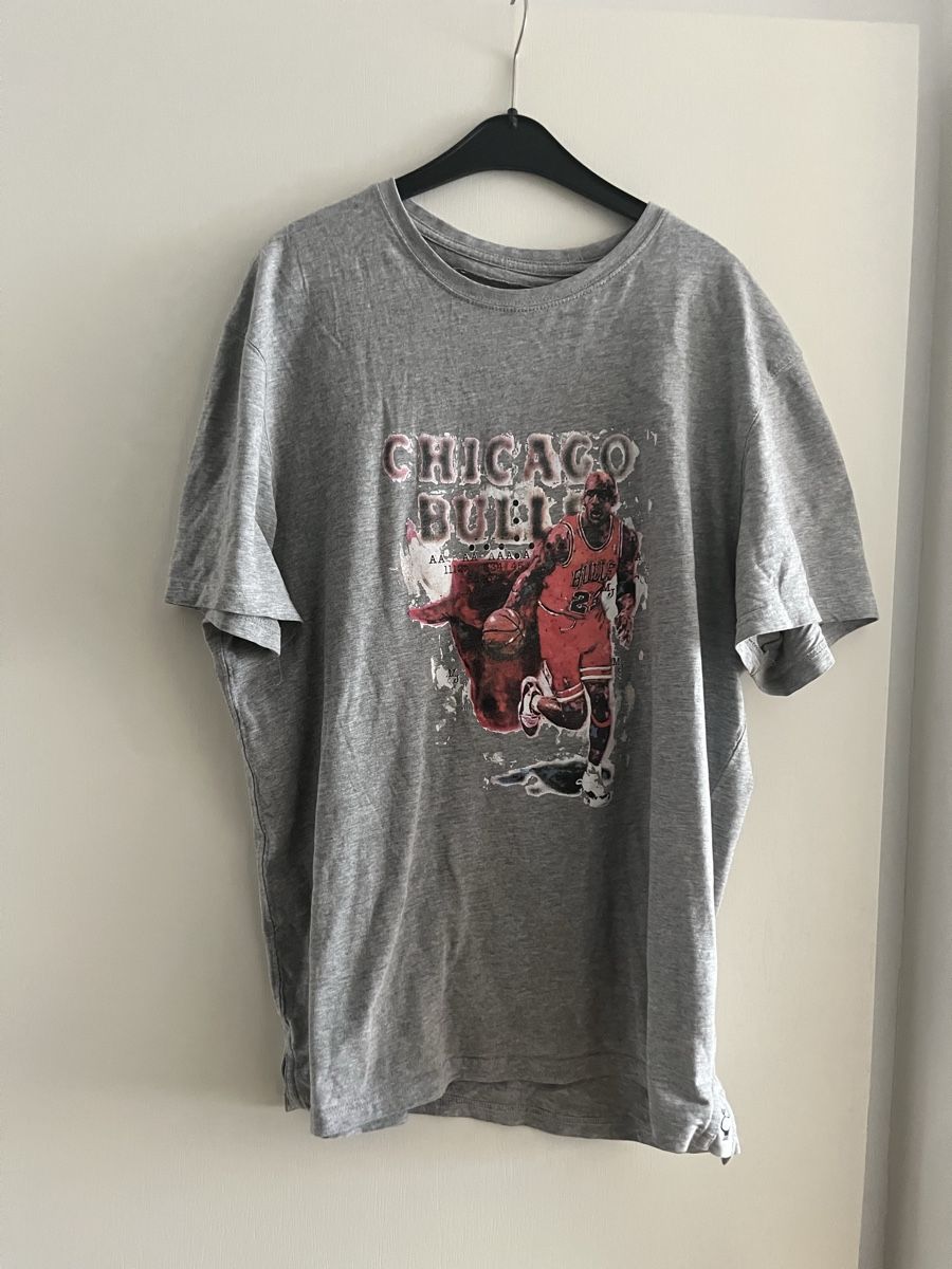 Jordan T-shirt: Michael Jordan Tshirt – Usato da Luzern venduto da lou_p8qb