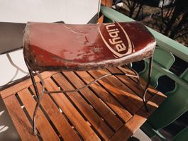 Chaise basse industrielle, pièce unique