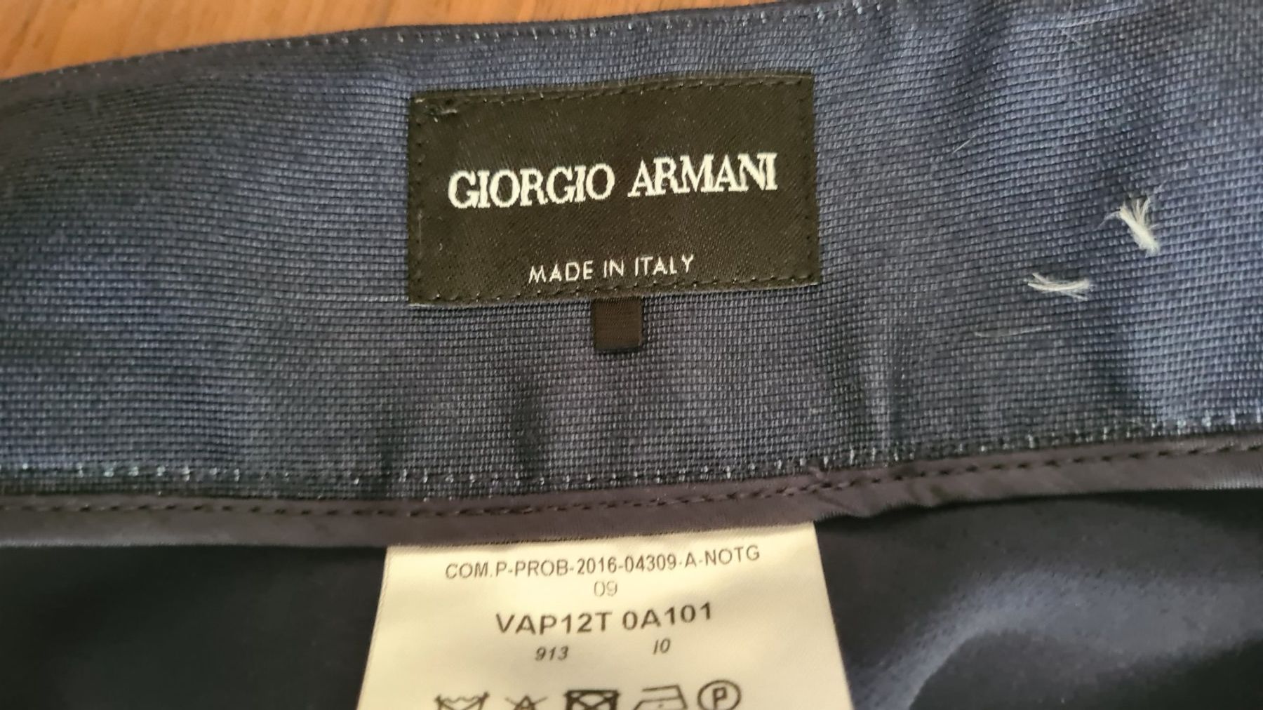 Armani Pantaloni: Giorgio Armani Hose blau – Usato da Minusio venduto da Ninfa54 6