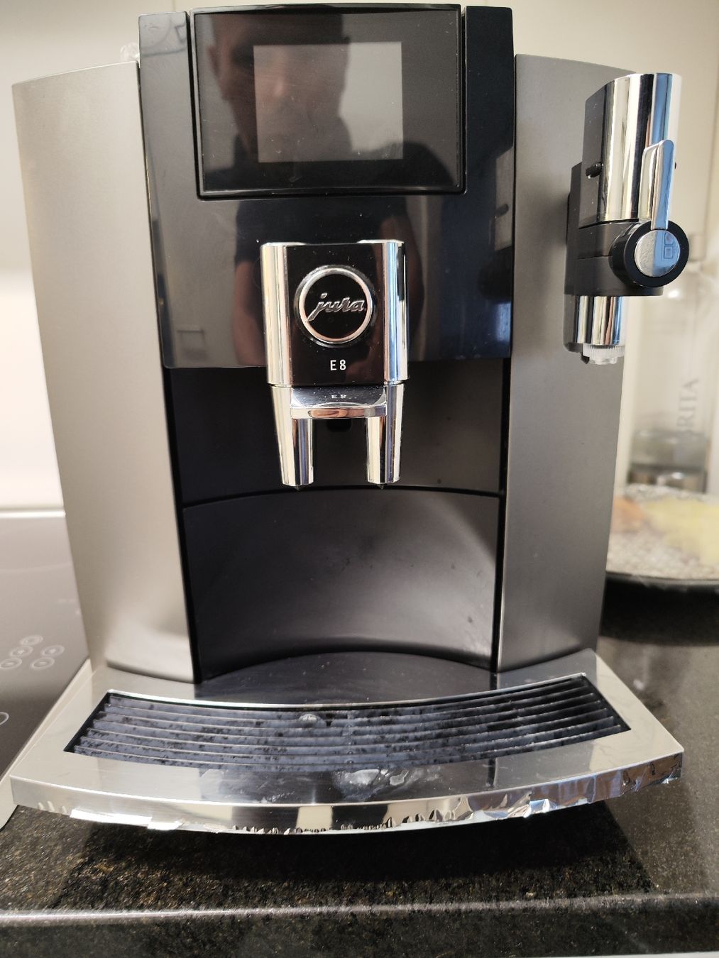 Jura Macchine per caffè & Macchine per espresso: Jura E8 Vollautomat – Usato da Luzern venduto da Schomi77