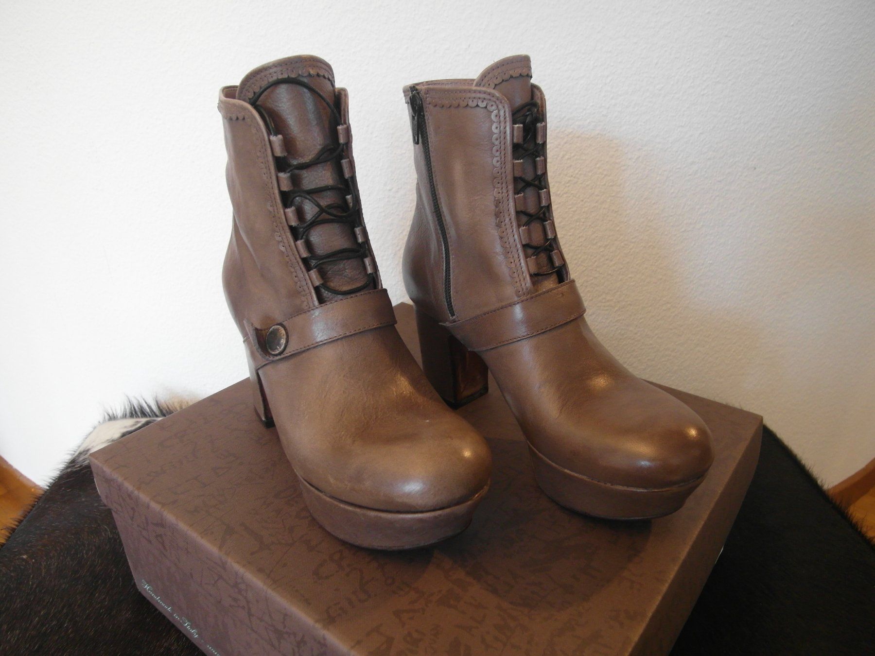 Moma Scarpe da donna: Moma Stiefeletten 38 1/2 – Nuovo e nell'imballaggio originale da Luzern venduto da schuhparadies159 1