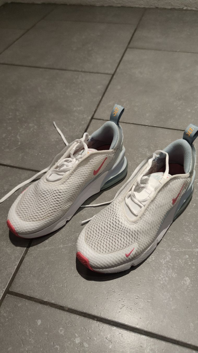 Nike Scarpe per ragazzi: Nike Air Max 270 Gr 35 – Usato da Würenlos venduto da munika 1