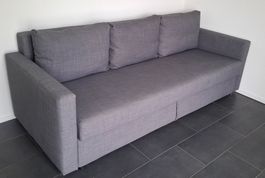 Graues Schlafsofa mit Bettkasten