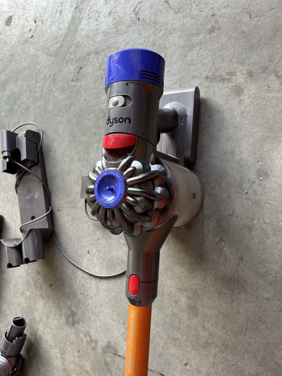 Dyson Aspirapolveri & Accessori: Dyson V10 Absolute Staubsauger mit Zubehoer – Difettoso da Schötz venduto da RcK1994 5