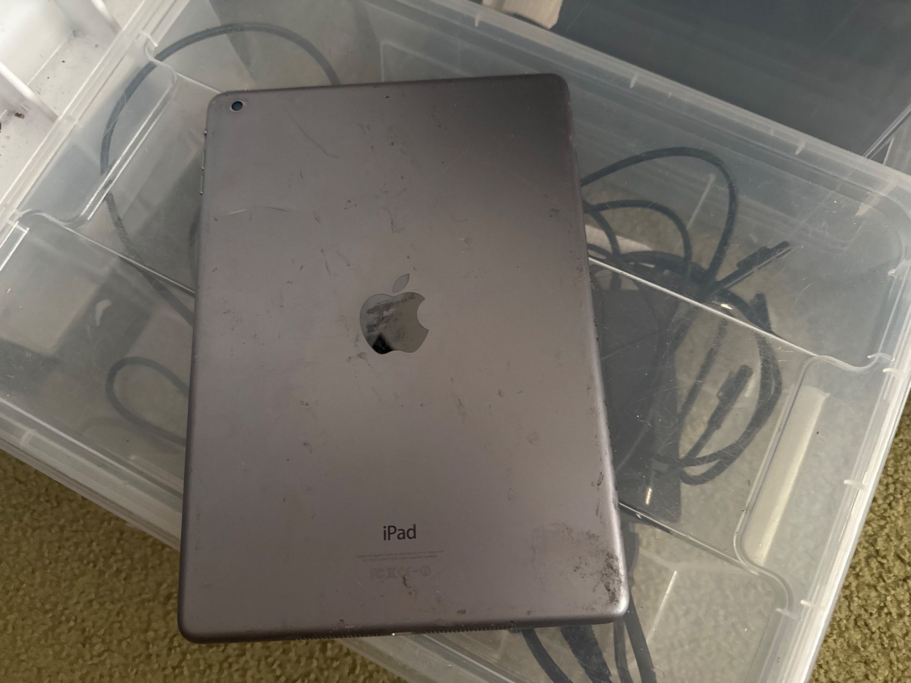 Apple Tablet PC: Ipad Air  -A1474-   icloude - guter display – Defekt aus Olten von HoYa01 1