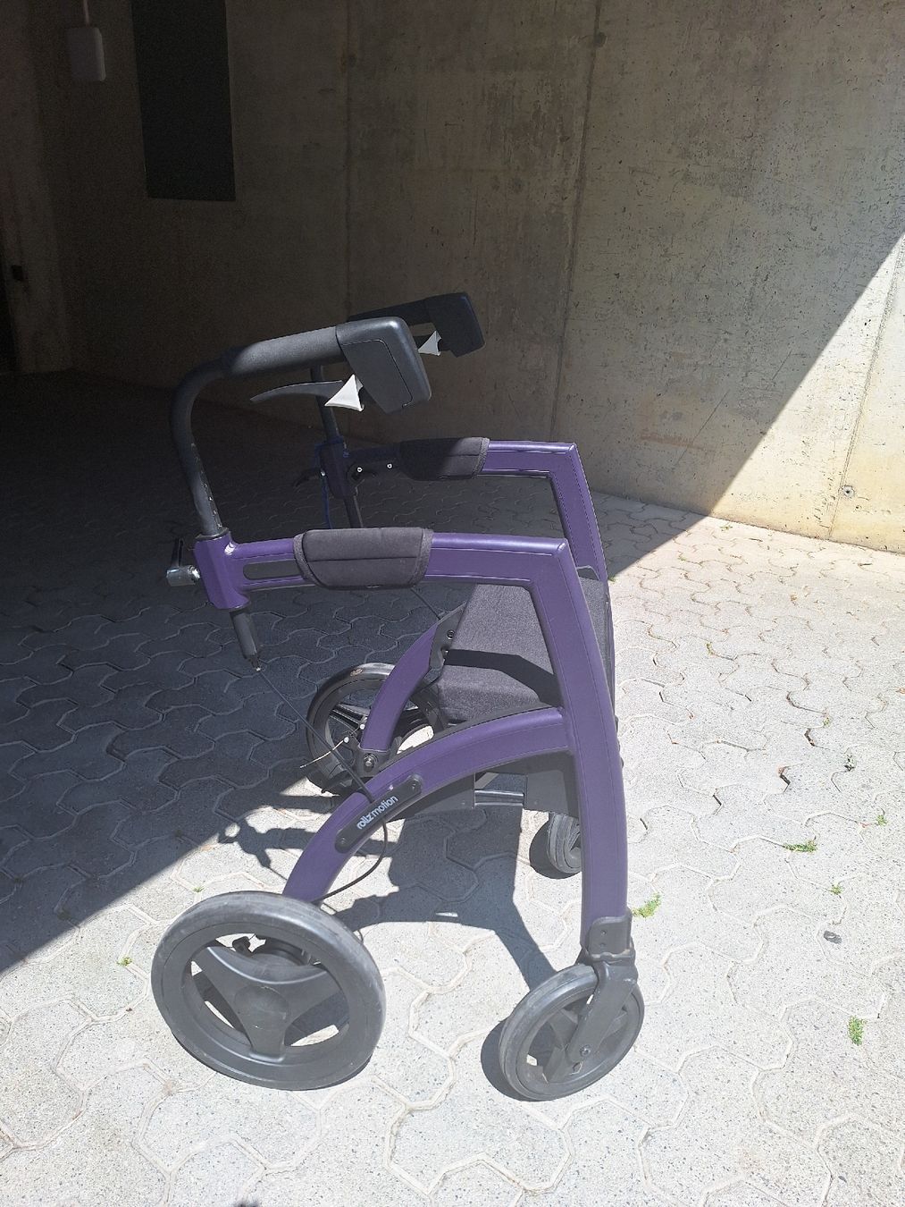 Gehhilfen: Rollz Motion 2 Rollator & Rollstuhl 2-in-1 neuwertig – Gebraucht aus Oftringen von isa_5cwl 3