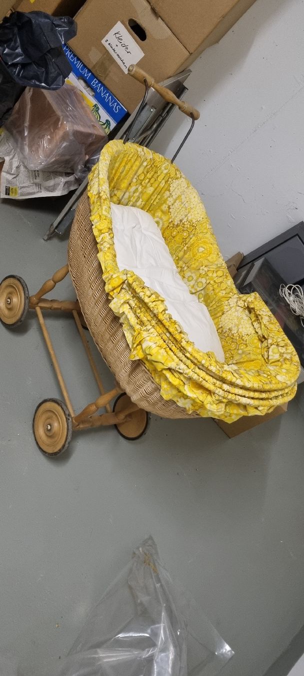 Carrozzine: antiker Stubenwagen – Usato da Wädenswil venduto da weihpos 5