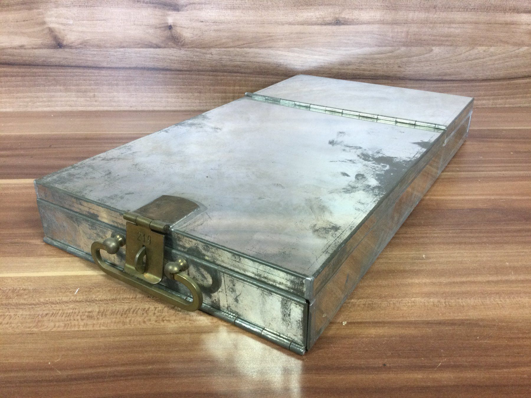 Attrezzi da lavoro: Exemplar einer klassischen Schweizer Tresorkassette – Usato da Wangen SZ venduto da kuriosum12 2