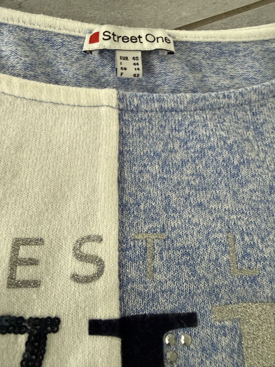 Pulls & Sweat-shirts: Street One Pullover Farbe hellblau Grösse 40 – D'occasion à Bassersdorf par Agipsi 1