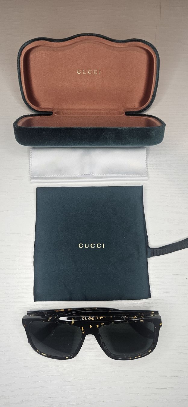 Gucci Lunettes & Verres: Lunettes de soleil Gucci unisex – D'occasion à Arveyes par sape.online