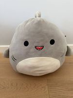 Grande peluche requin gris  bon état