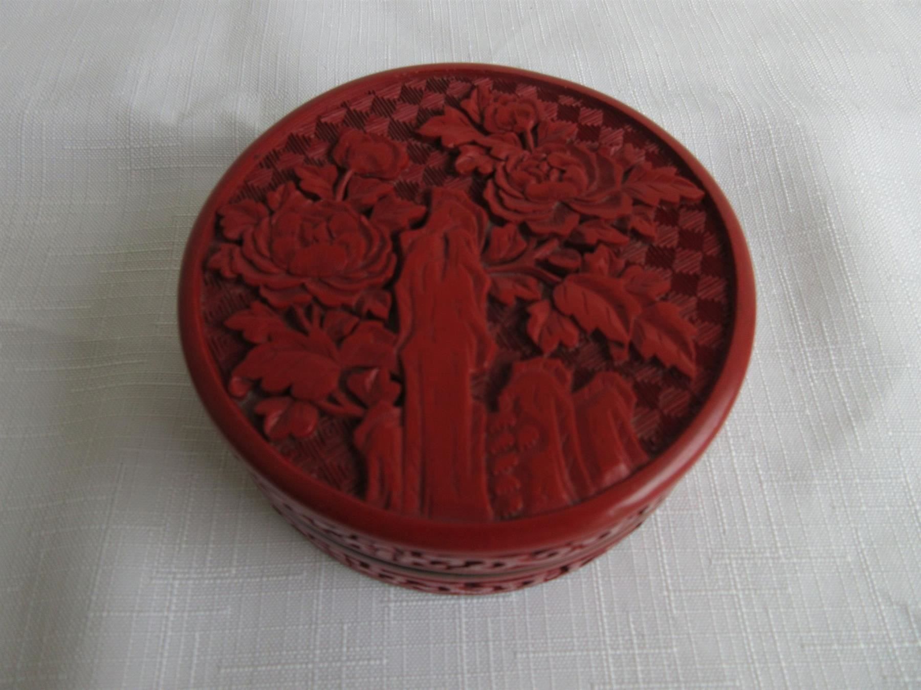 Contenitori & Simili: Chinesische Rotlack - Deckeldose – Usato da Binningen venduto da Oldfashion