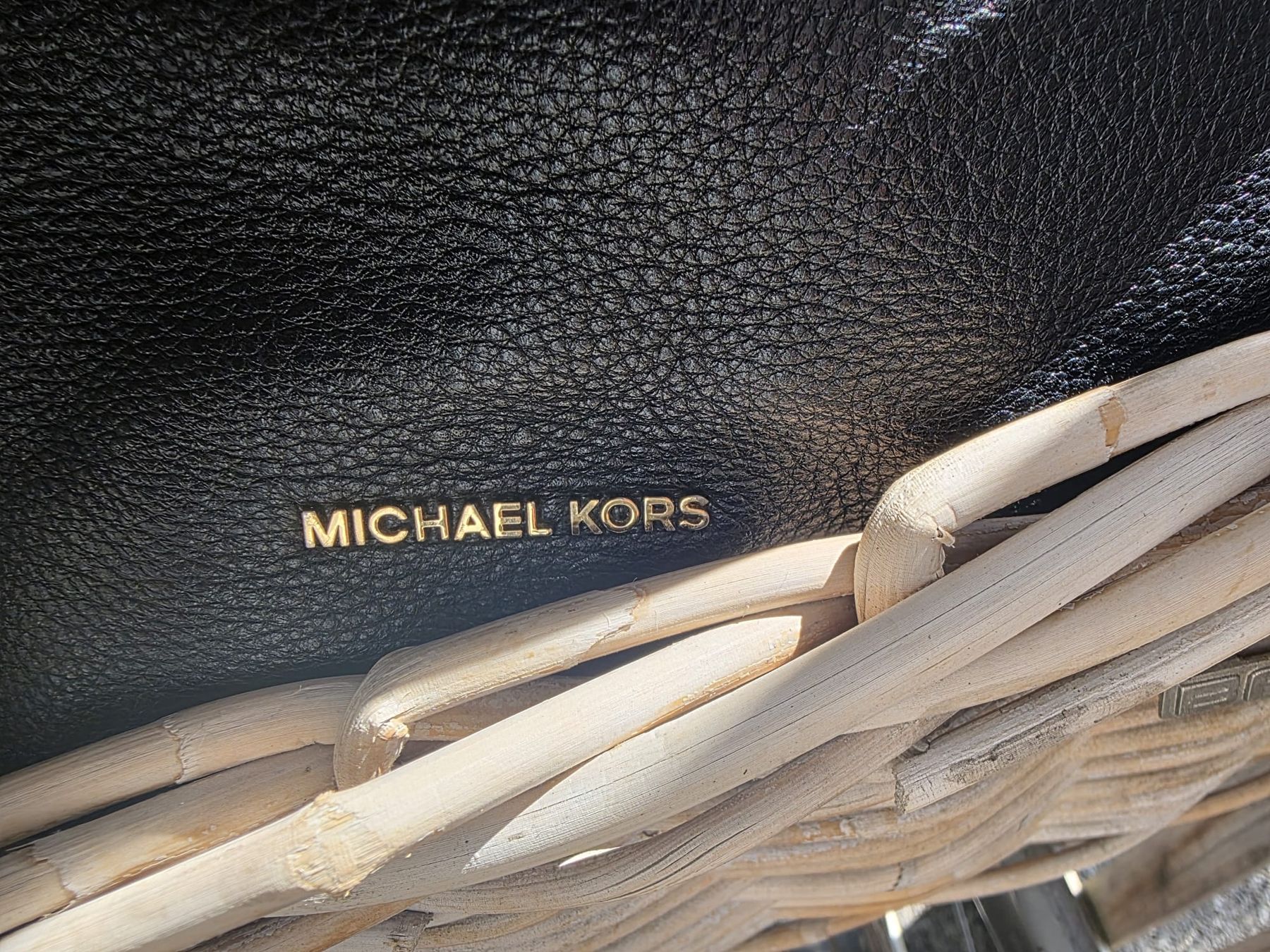 Michael Kors Borse da donna: Michael Kors Ledertasche schwarz/gold gebraucht – Usato da Kaegiswil venduto da Ruckis 3