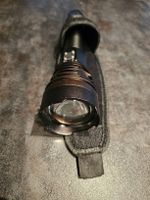 LED Taschenlampe schwarz mit Holster gebrauchter Zustand