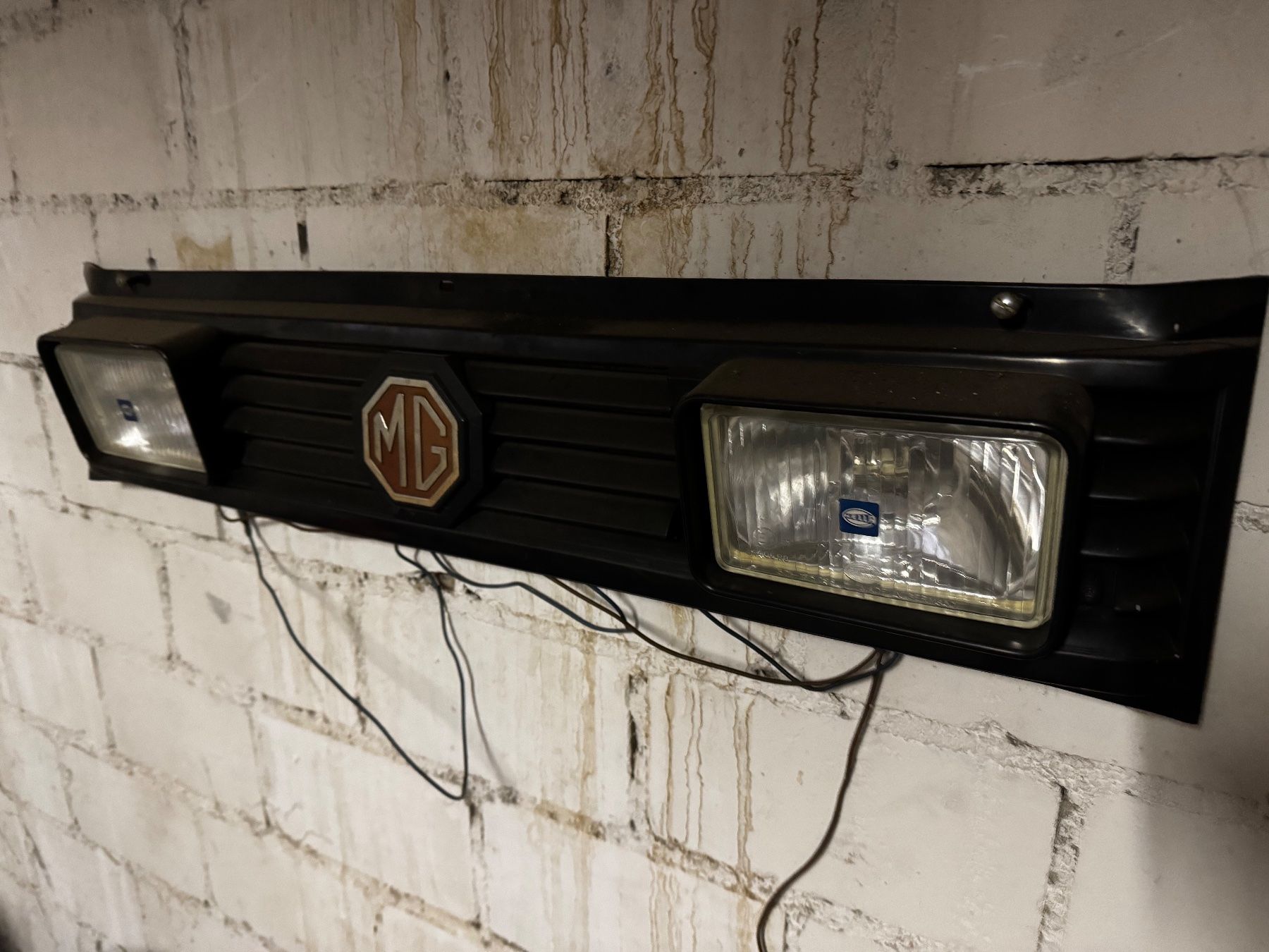 MG Tutti pezzi di ricambio auto: MG Metro Turbo Grill mit Nebelscheinwerfer – Usato da Bözberg venduto da sir_newfield01