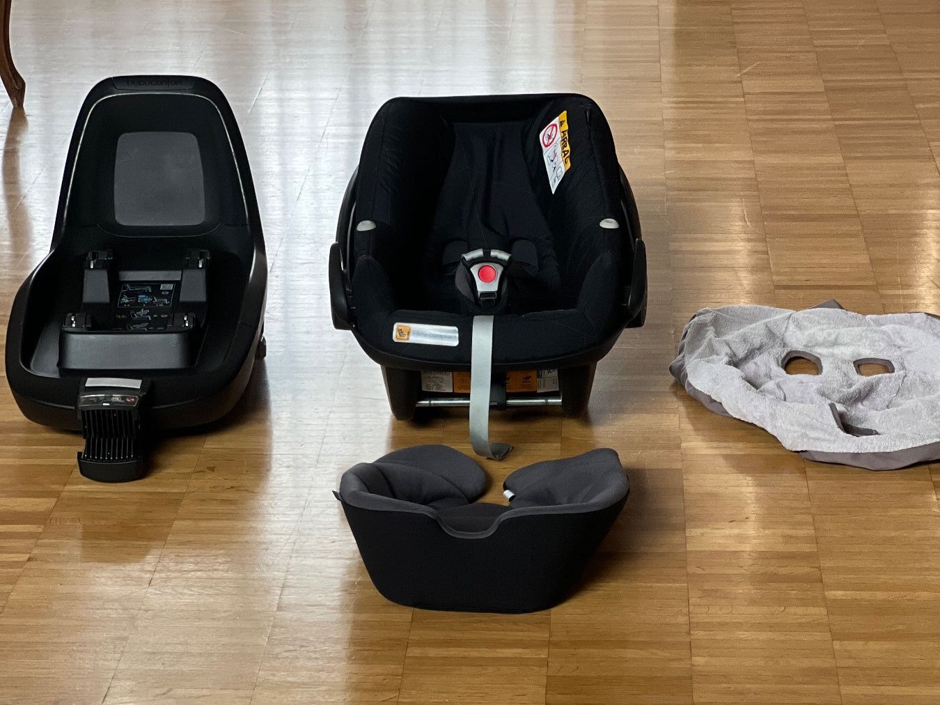 Maxi-Cosi Auto-Kindersitze: Wie neu Maxi-Cosi Pebble Plus + Isofix-Basis + Bezug – Neu (gemäss Beschreibung) aus Watt von rmt07